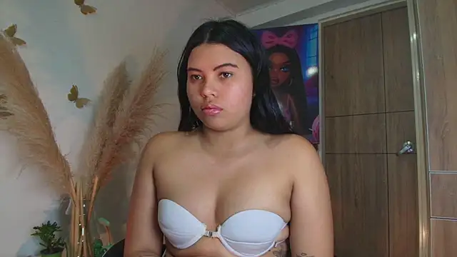 Mia_isabella__ webcam