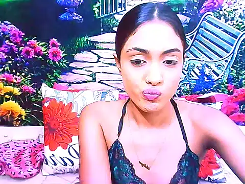 IndianPretty14u2Luv webcam