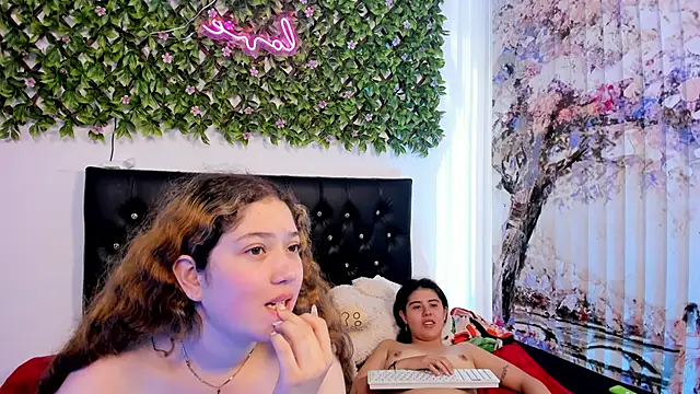 valeria_and_zoe webcam