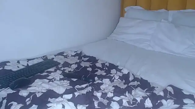 Bella_2025 webcam
