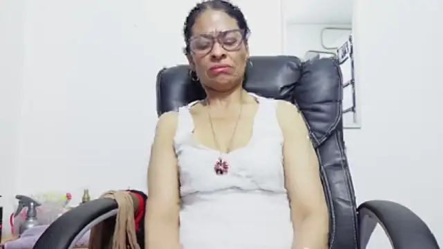 Aries_Mature webcam