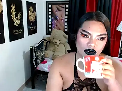 TSbrianaHugeCock webcam
