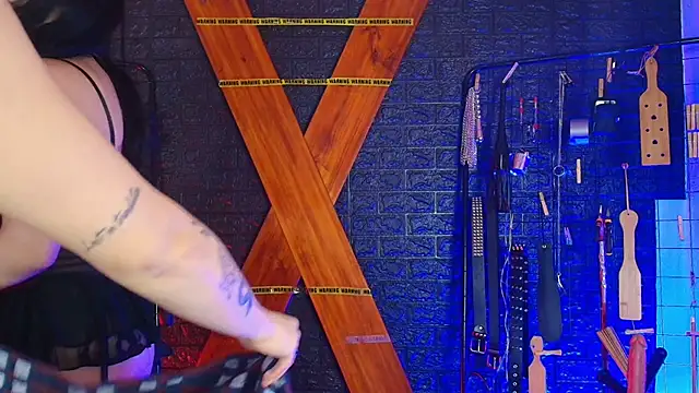Mistress_lexi_bdsm live sex cam