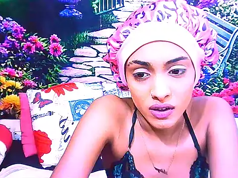 IndianPretty14u2Luv webcam