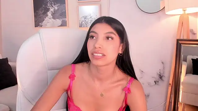 Tiffany_Low webcam