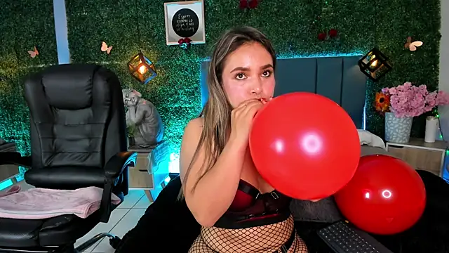 Kiaraa88 webcam