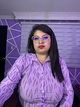 MiiaaJoness webcam
