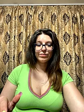 NadiraNoor webcam