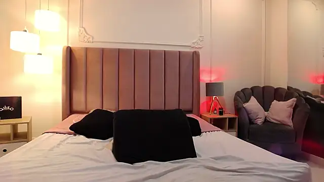 LiaTrainor webcam