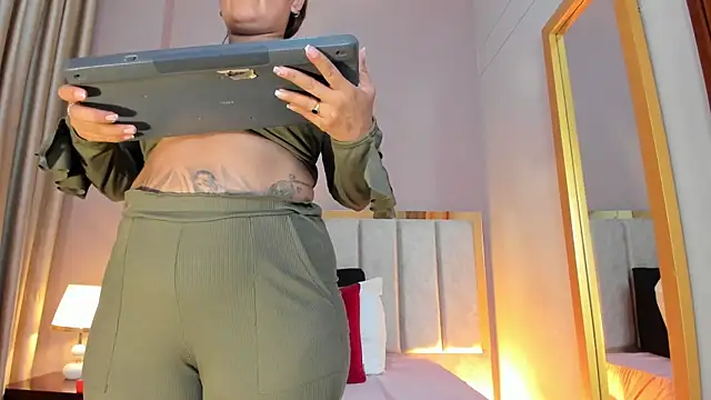 HannaaWells webcam