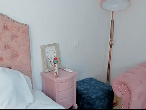 Melaniie_Hill webcam