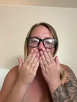 _ElizabethLove_ from StripChat is Freechat