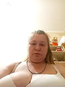 Webcam Model (KiraStanton)  is live.Free join now!