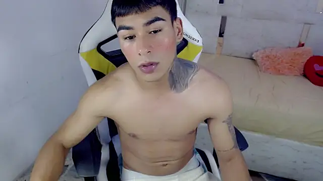Nina_and_coby_ webcam