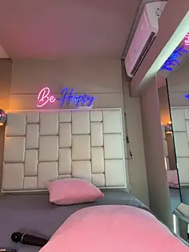 MiaCamille_ webcam