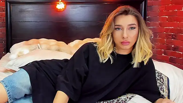 ChristynaRoss webcam