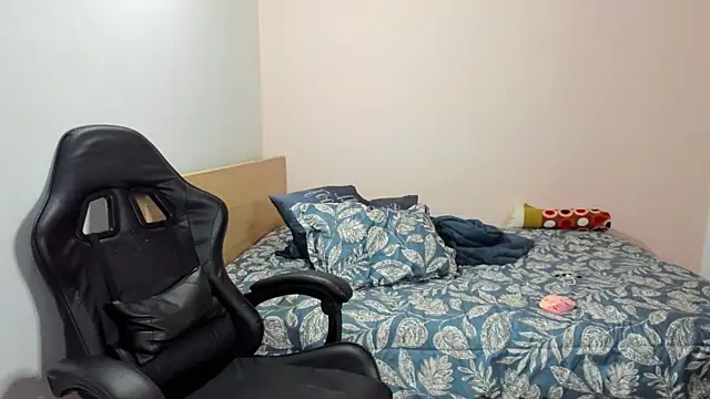 nina_pons webcam