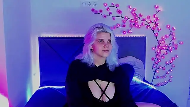 JoannLowe webcam