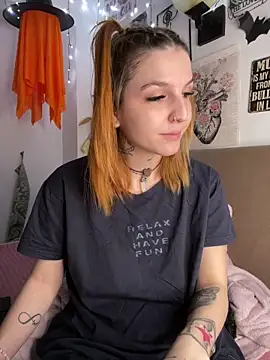 MoonAgnes webcam