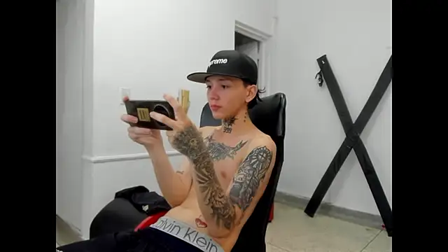 StraightBoy_Nick webcam