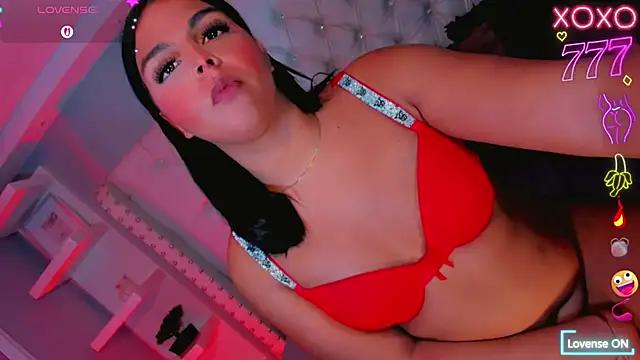 Maia_Hotts webcam
