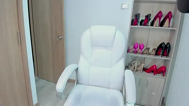MissRhodes1 webcam