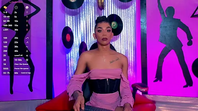 nickyminach_ webcam