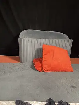 LadySaraNoir webcam