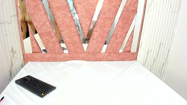 Scarlett_Hard_As webcam