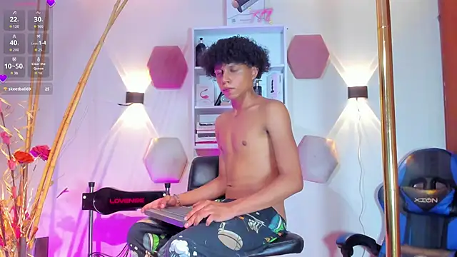 _taylor_black webcam