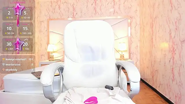 Emily_Whinfre webcam