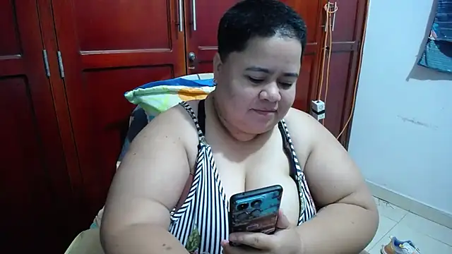 hotlesby4uxxx webcam