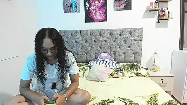 nay_and_aleja1 webcam