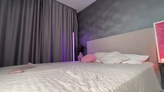 GlossyVixen webcam