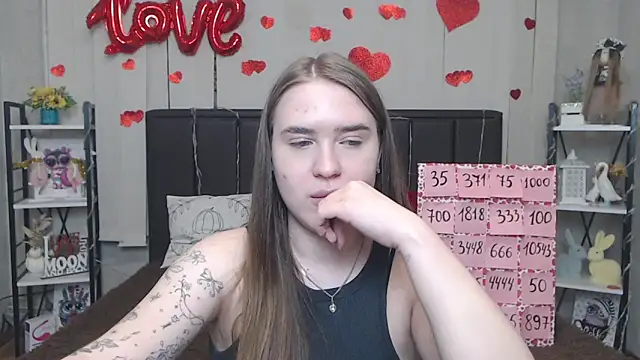 LauraHlot webcam