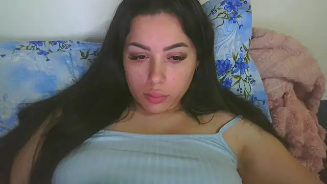 LovelyJulliette webcam