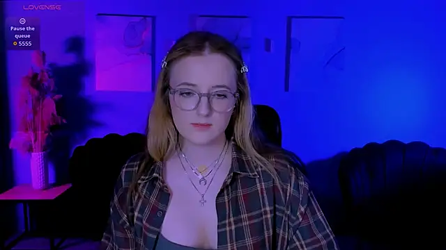 luna_berryy webcam