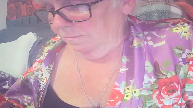 Playful_MILF_Demi webcam