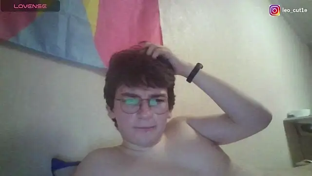 leo_cutie webcam