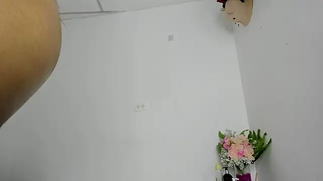 CurvyLatinaa_ webcam
