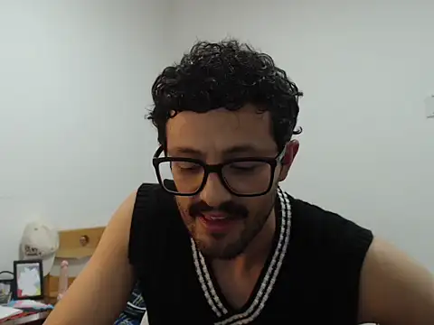 CuriousTomX webcam
