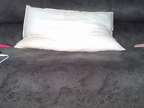 laura042 webcam