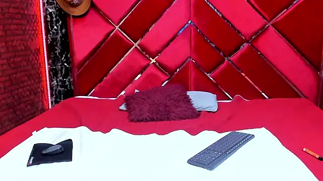 Tasha_Wild webcam