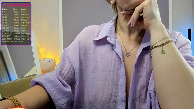 Monika-peach webcam