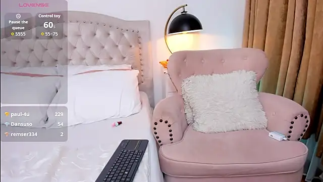 KATY_BLONDEE webcam