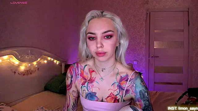 LillyMoure_ webcam