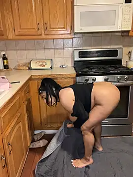  LittleMissEeve chat room