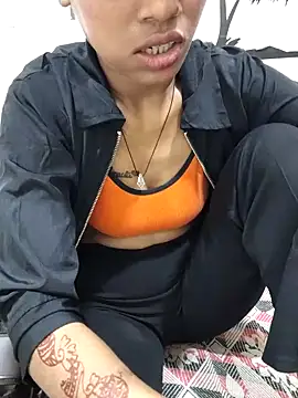 Roni_cpl webcam