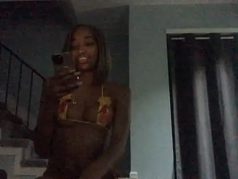 LunaBl00m webcam