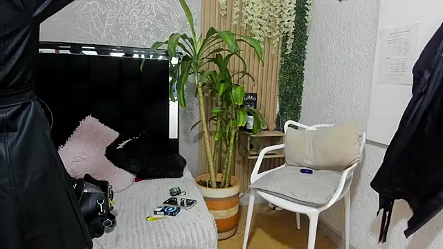 LesliePetit webcam